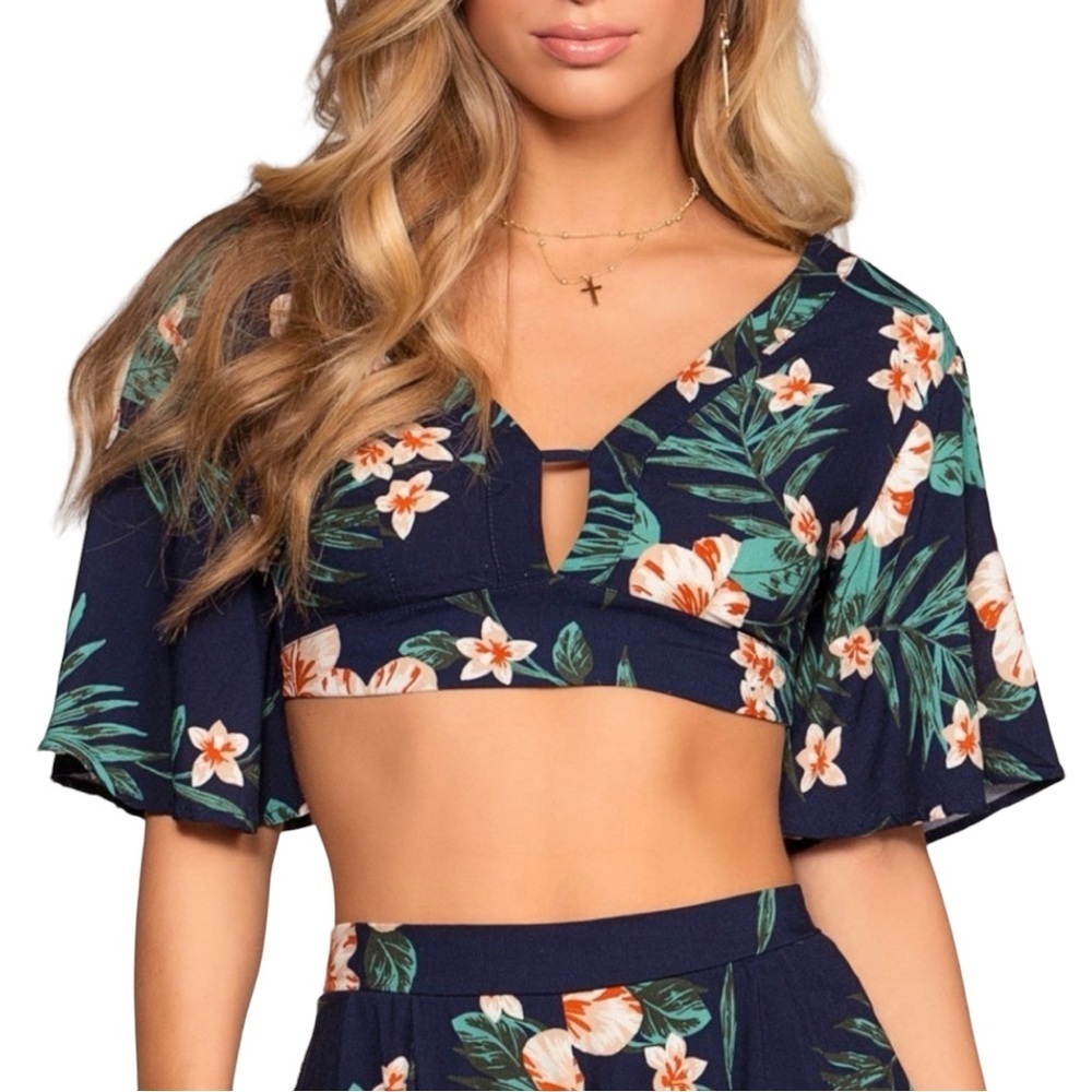 Latiste Floral Plunging Vneck & Back Crop Top